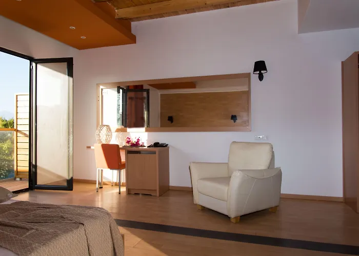 Ampelia Hotel Otel Gennadi