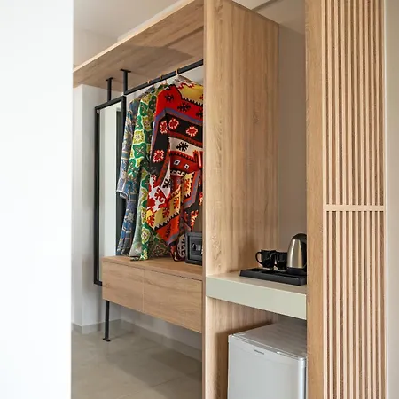 Ampelia Seaside Отель