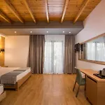 Ampelia 4*